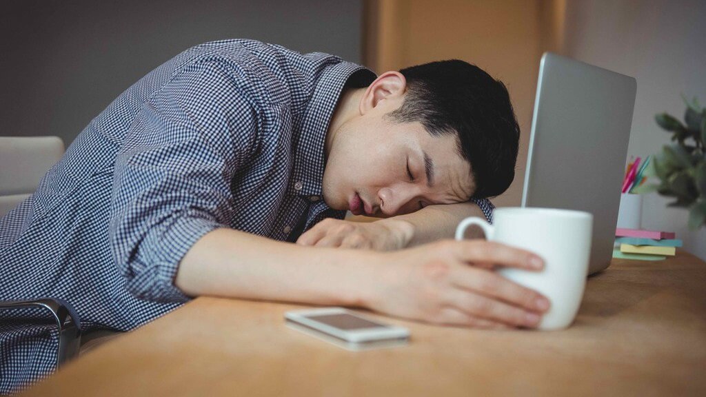 老是想睡覺，只好狂喝提神飲料？做對這三件事，健康不再臨時抱佛腳！